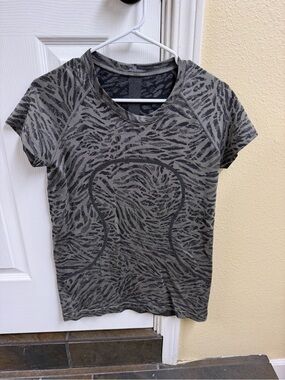 lululemon athletica Gray Heathered Animal-Print Short Sleeve Swiftly Tee